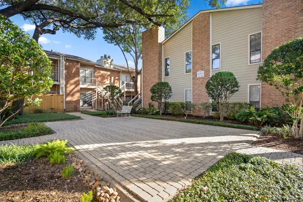 $1,400 | 2001 Bering Drive, Unit 7B, Houston, TX 77057