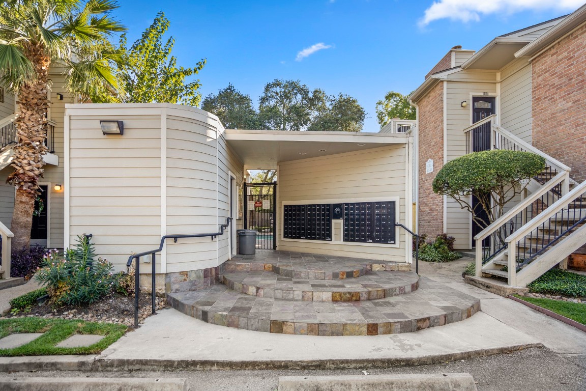 2001 Bering Drive, Unit 7B Houston, TX 77057 - Photo 30 of 35