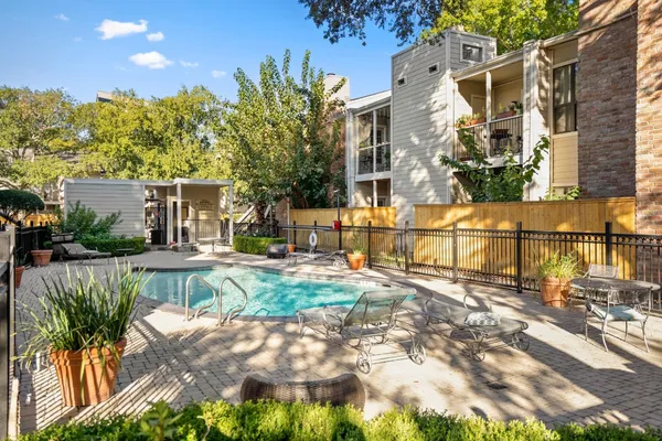$1,400 | 2001 Bering Drive, Unit 7B, Houston, TX 77057