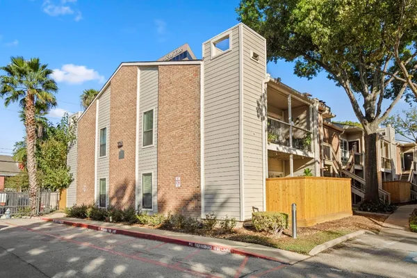 $1,400 | 2001 Bering Drive, Unit 7B, Houston, TX 77057