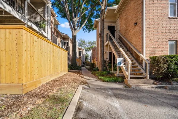 $1,400 | 2001 Bering Drive, Unit 7B, Houston, TX 77057
