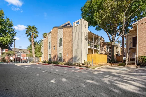 $1,400 | 2001 Bering Drive, Unit 7B, Houston, TX 77057