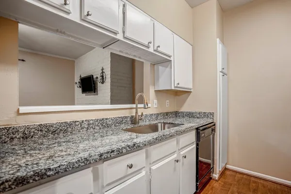 $1,400 | 2001 Bering Drive, Unit 7B, Houston, TX 77057