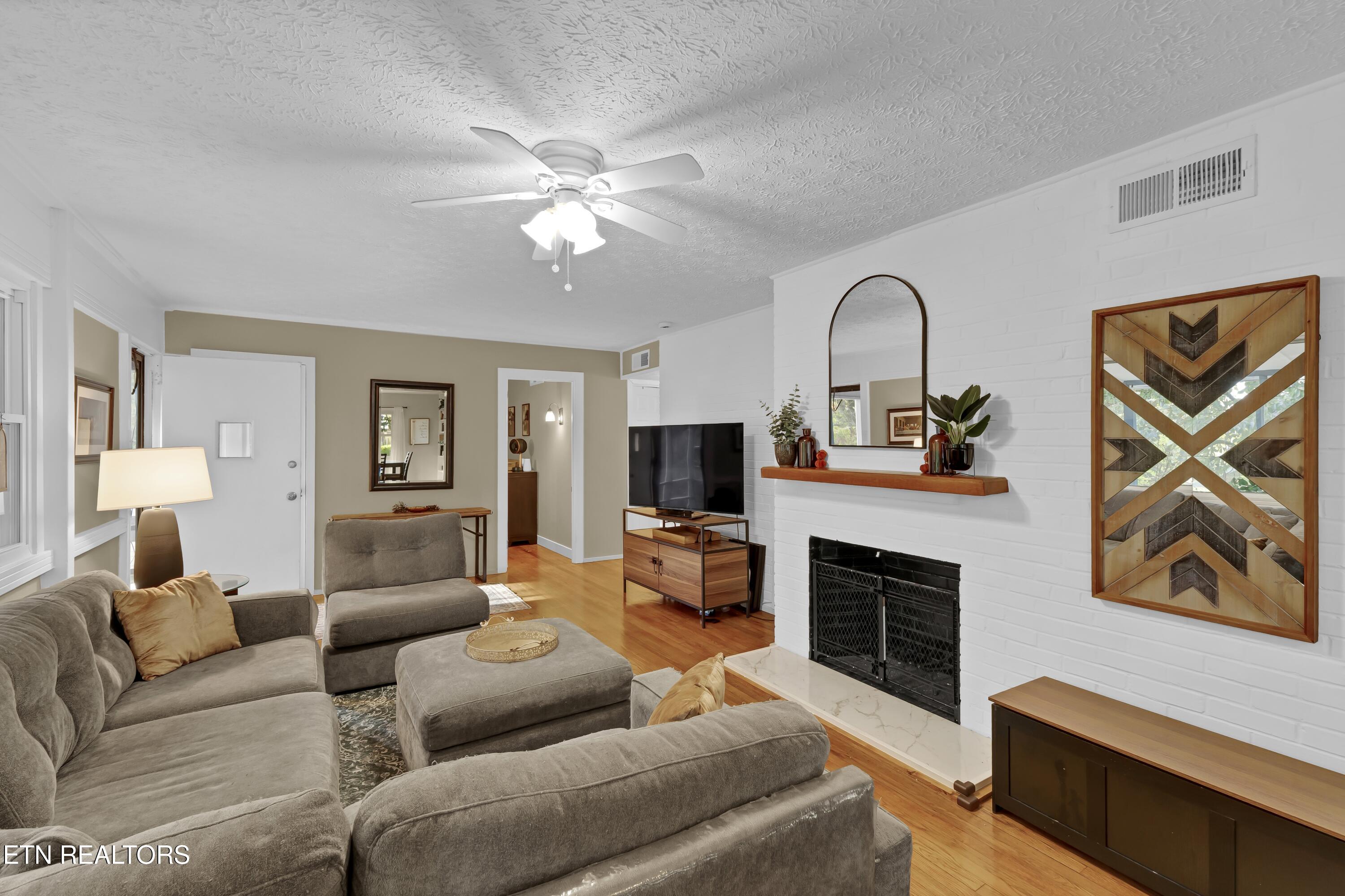 604 Florida Avenue Oak Ridge, TN 37830 - Photo 4 of 19 Main Room 3