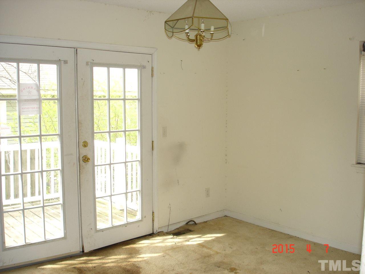 212 Bladen Street Raleigh, NC 27601 - Photo 2 of 9 an empty room with a window