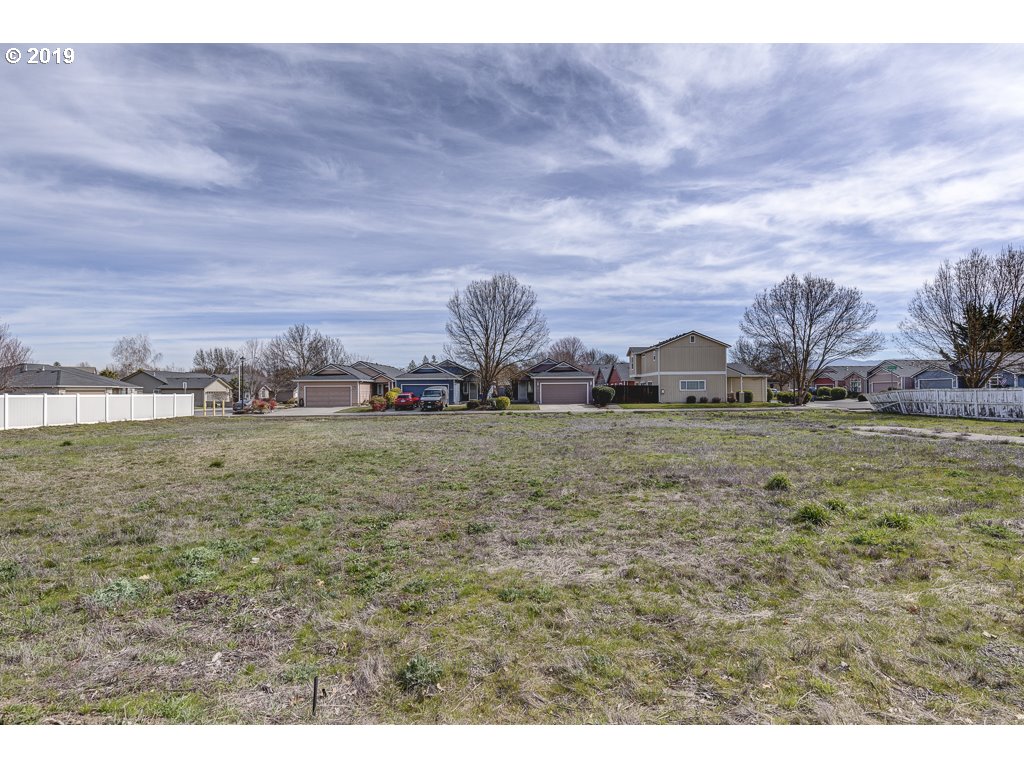 4520 Hamrick Road Central Point, OR 97502 - Photo 3 of 8 a view of a field with ocean view