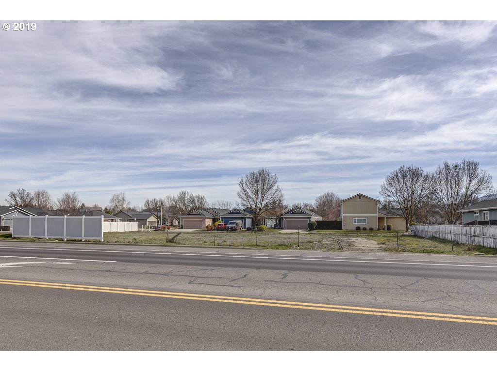 4520 Hamrick Road Central Point, OR 97502 - Photo 6 of 8 a view of a city view