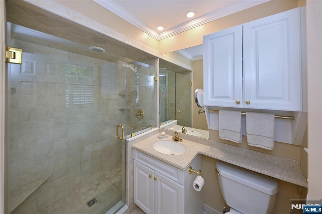 250 Meadowbrook Road Wyckoff, NJ 07481 - Photo 21 of 33 Gallery Image 21
