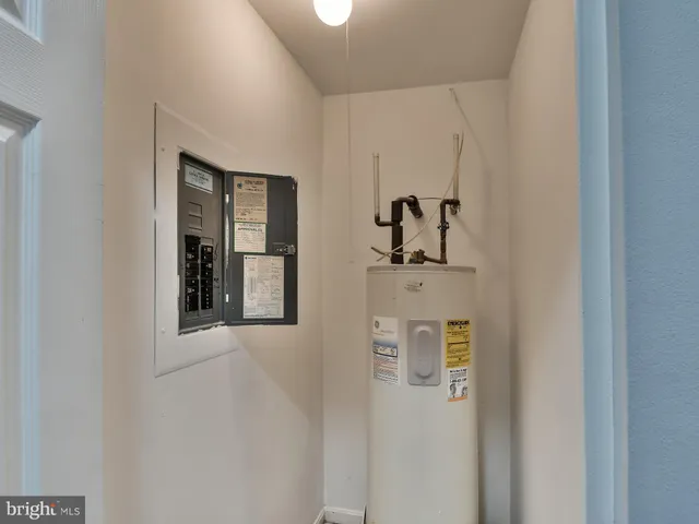 a view of utility room