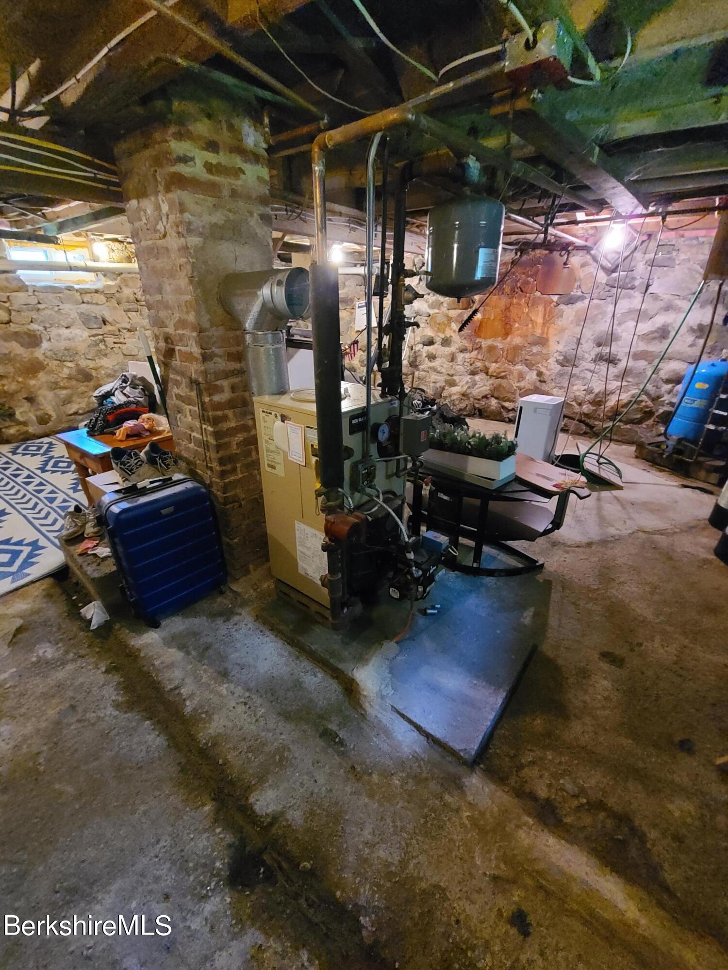 164 Cross Road Clarksburg, MA 01247 - Photo 18 of 22 a room with furniture