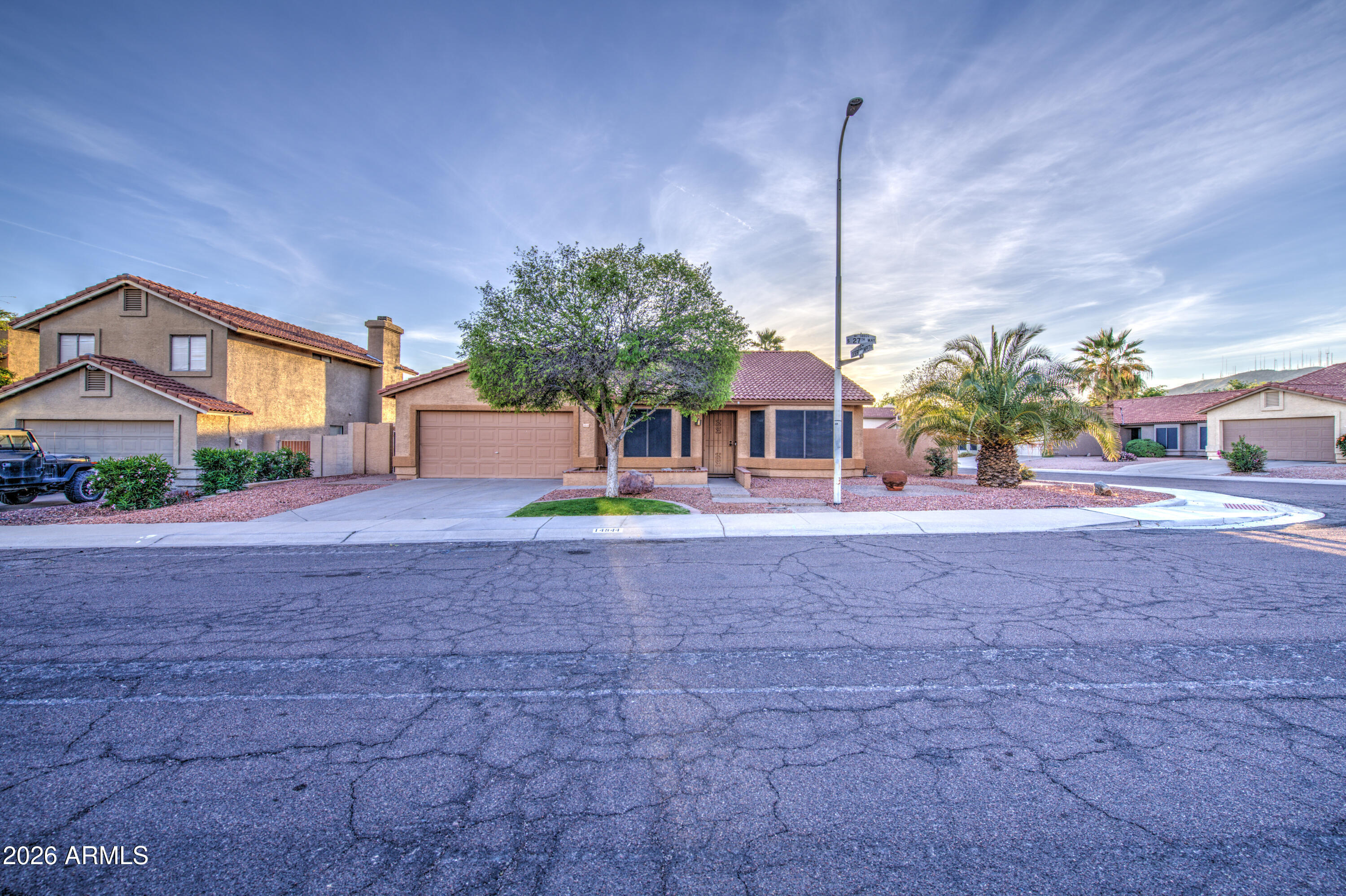 14844 South 27th Way Phoenix, AZ 85048 - Photo 4 of 45 Front 3