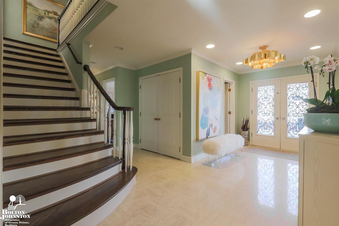 9 Stratton Place Grosse Pointe Shores, MI 48236 - Photo 8 of 68