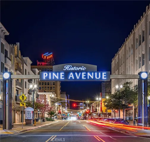 a view of entryway with outdoor space