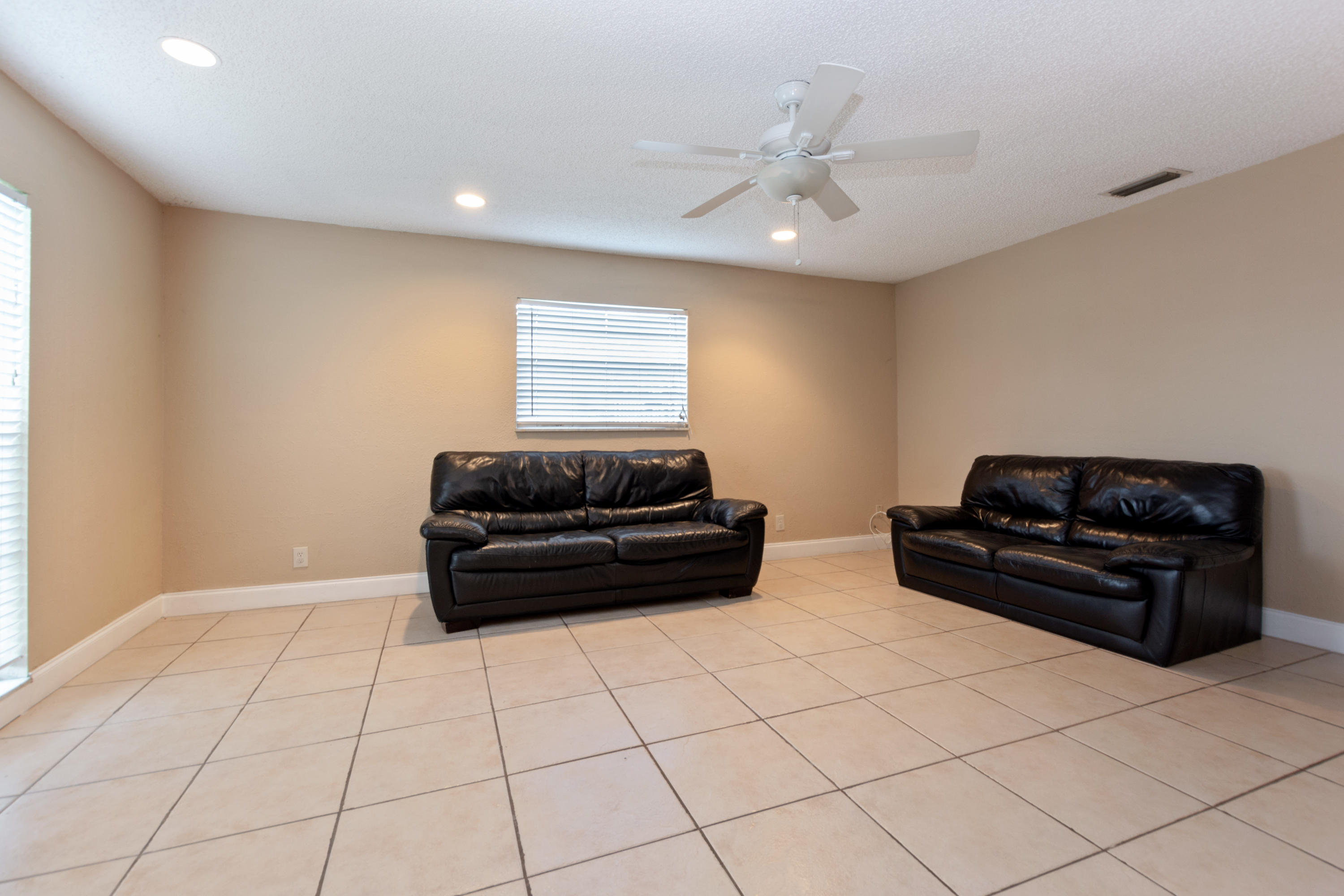 3761 Northeast 4th Avenue Boca Raton, FL 33431 - Photo 5 of 13 VHT-RX-10456071_1.jpg