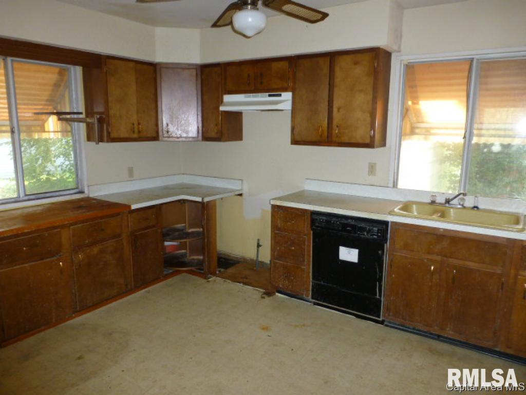 909 South 24th Street Springfield, IL 62703 - Photo 4 of 11
