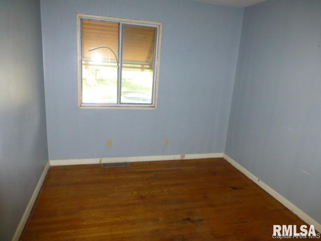 909 South 24th Street Springfield, IL 62703 - Photo 5 of 11