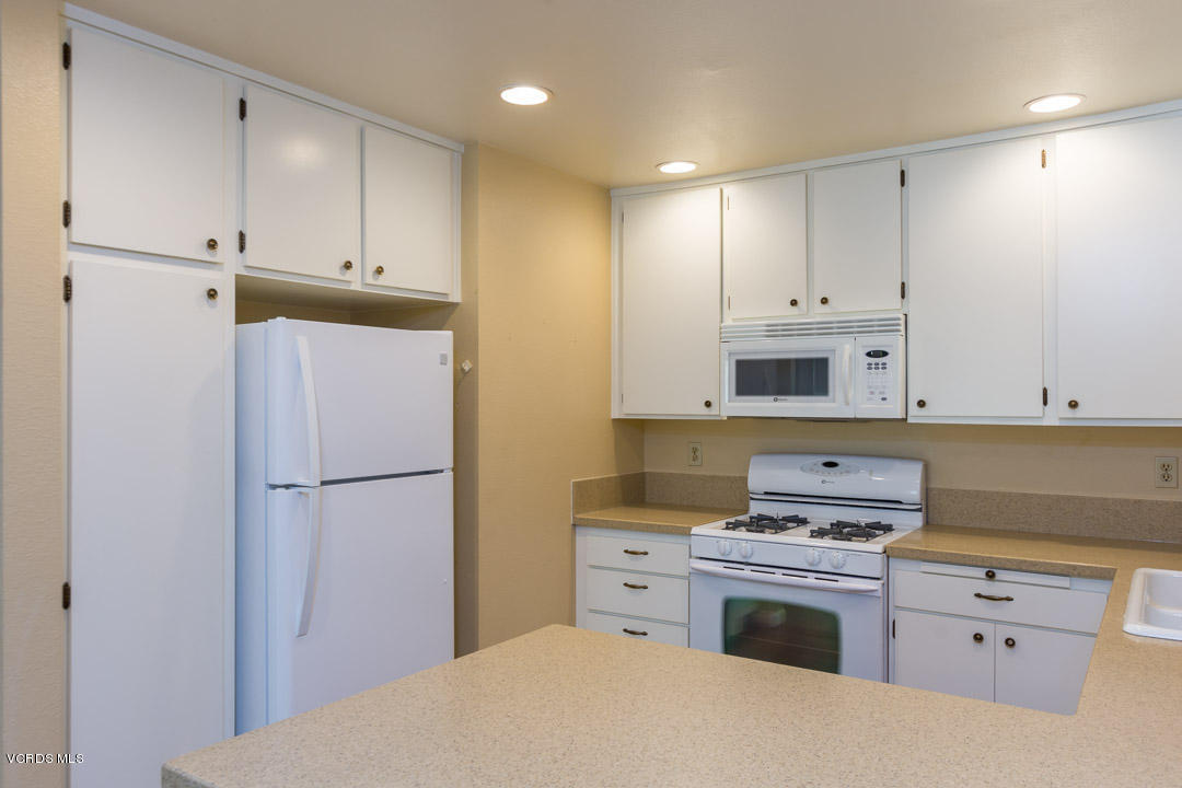 5168 Creekside Road Camarillo, CA 93012 - Photo 11 of 24 Kitchen
