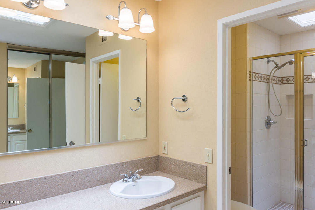 5168 Creekside Road Camarillo, CA 93012 - Photo 17 of 24 Master bathroom