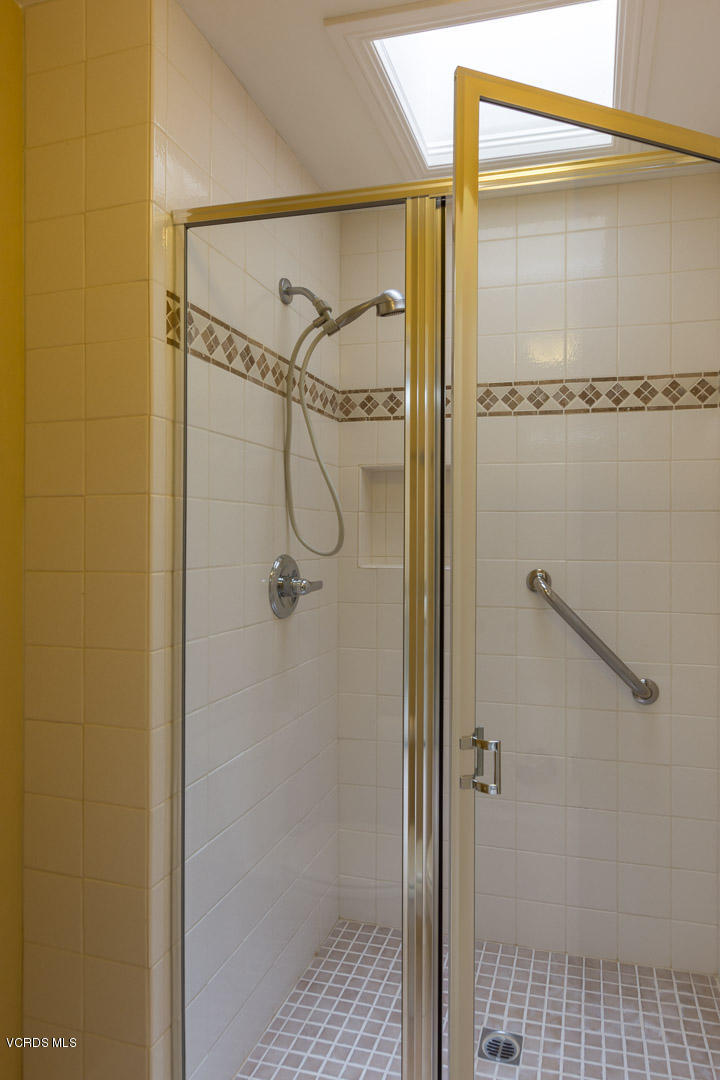 5168 Creekside Road Camarillo, CA 93012 - Photo 18 of 24 Master bathrom
