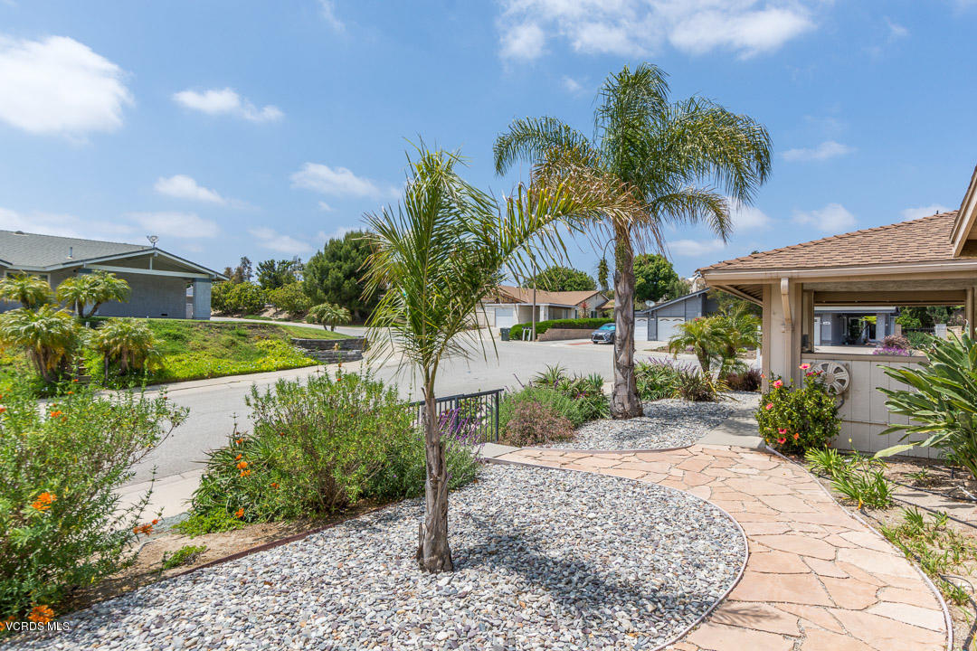 5168 Creekside Road Camarillo, CA 93012 - Photo 5 of 24 Walkway