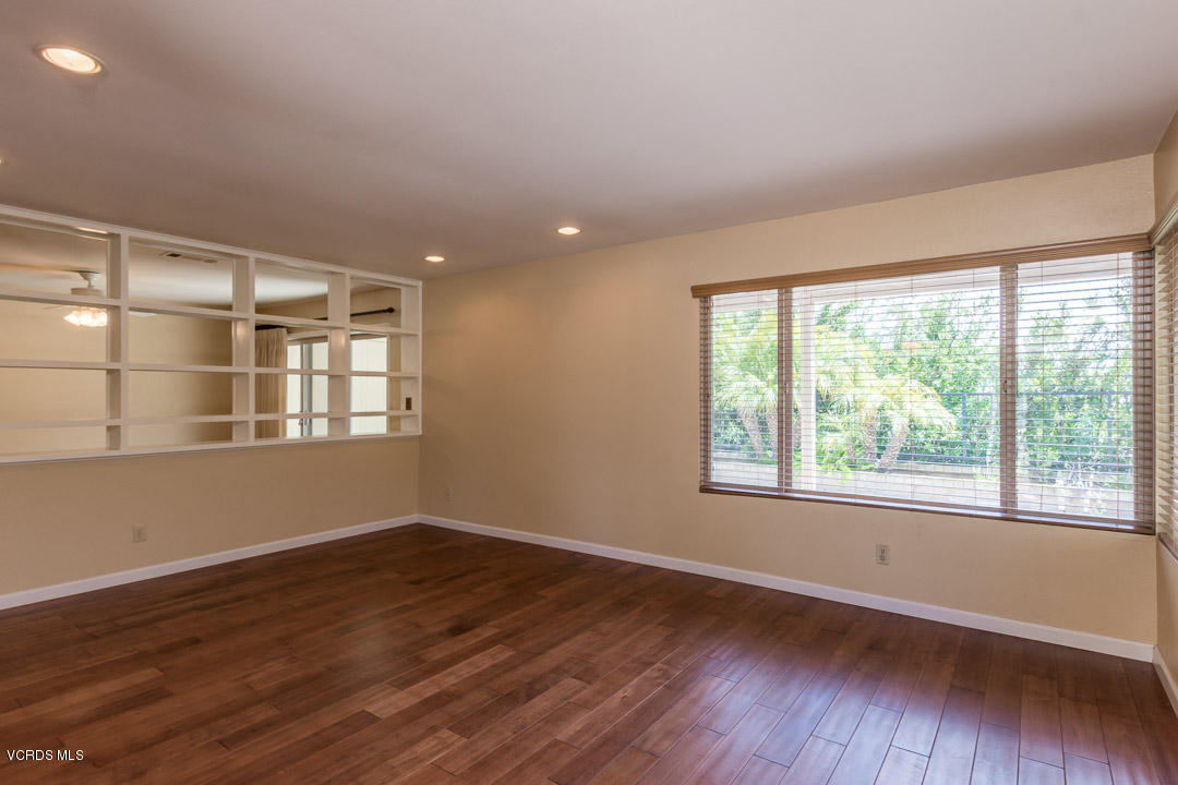 5168 Creekside Road Camarillo, CA 93012 - Photo 6 of 24 Living room