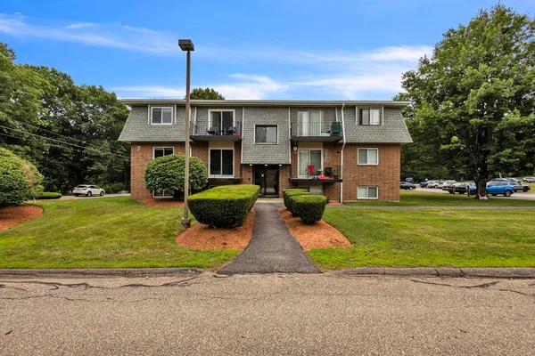 $169,900 | 176 Maple Avenue, Unit 71, Rutland, MA 01543