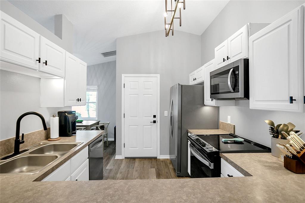 1367 Willow Crest Drive Clermont, FL 34711 - Photo 10 of 31