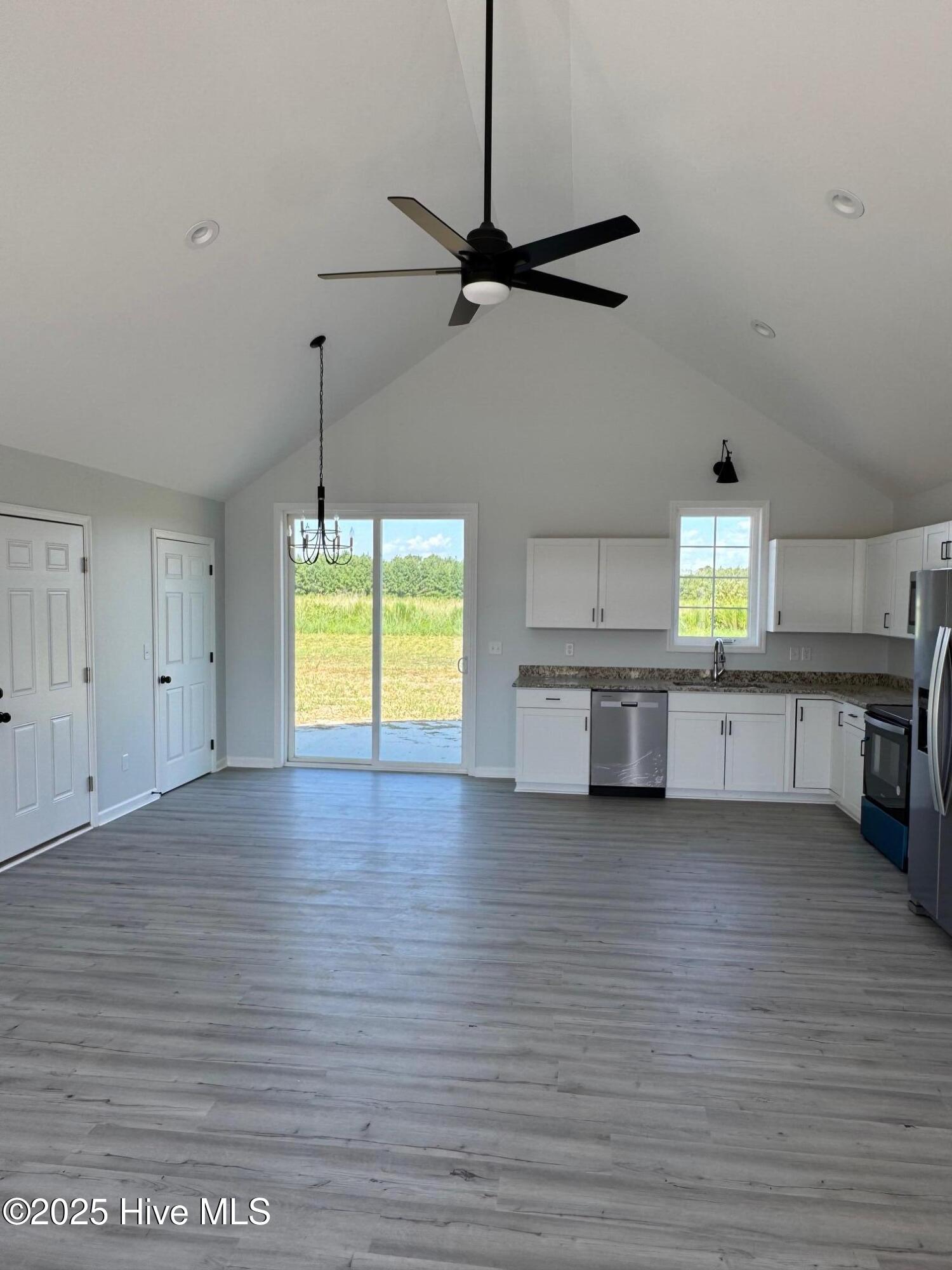 185 Lanefield Road Warsaw, NC 28398 - Photo 5 of 18 IMG_2984 (1)