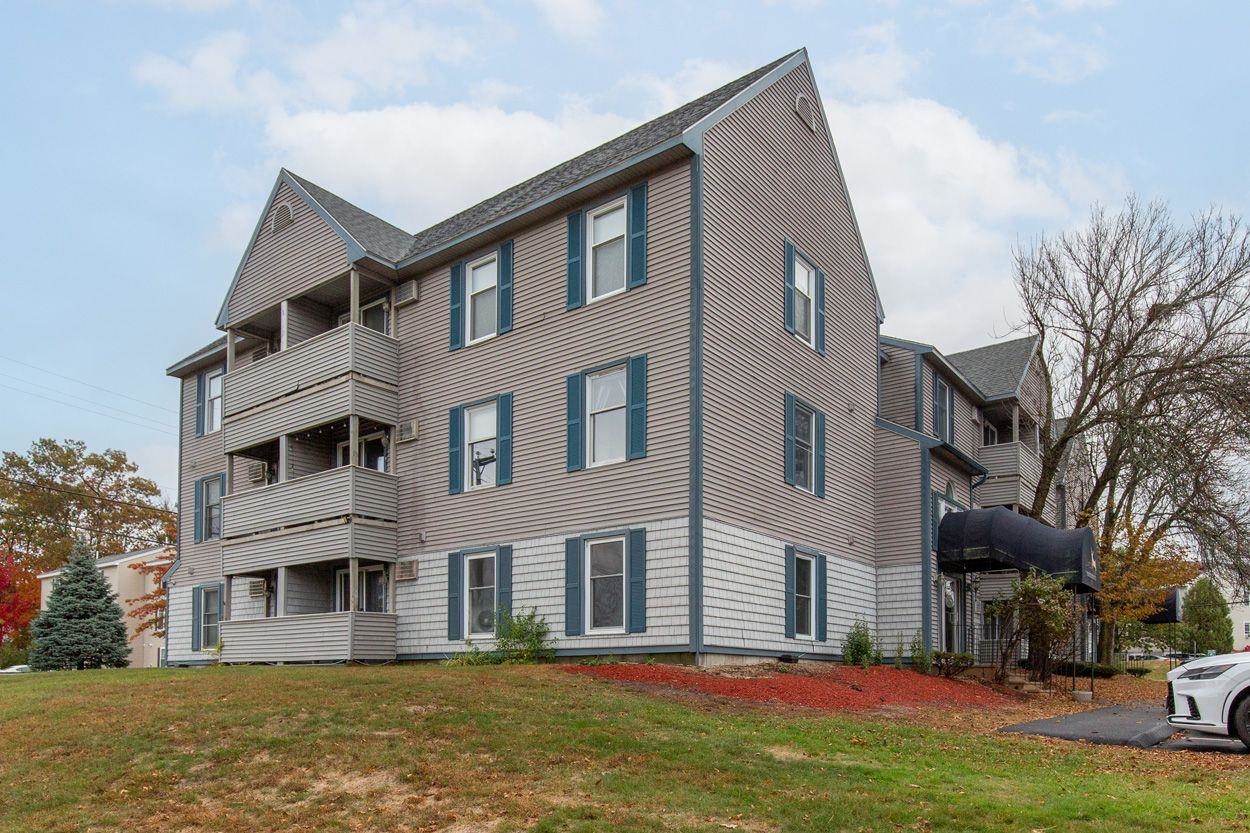 230 Eastern Avenue, Unit 303 Manchester, NH 03104 - Photo 4 of 36