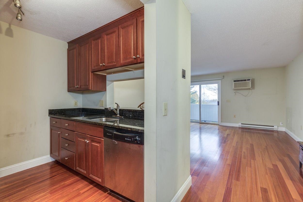 230 Eastern Avenue, Unit 303 Manchester, NH 03104 - Photo 10 of 36