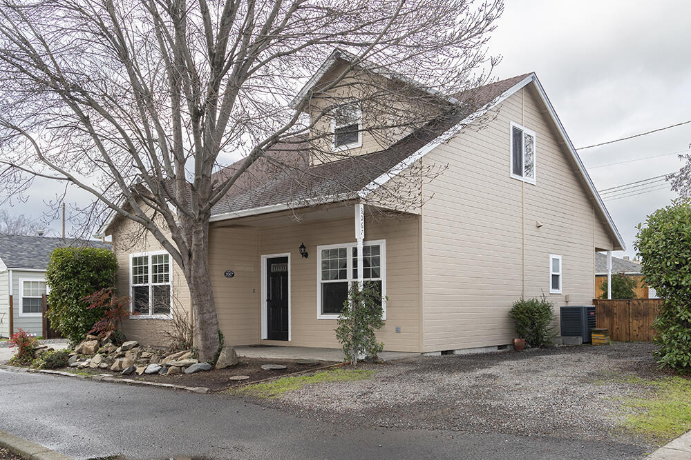 3067 Merriman Road Medford, OR 97501 - Photo 1 of 24 1