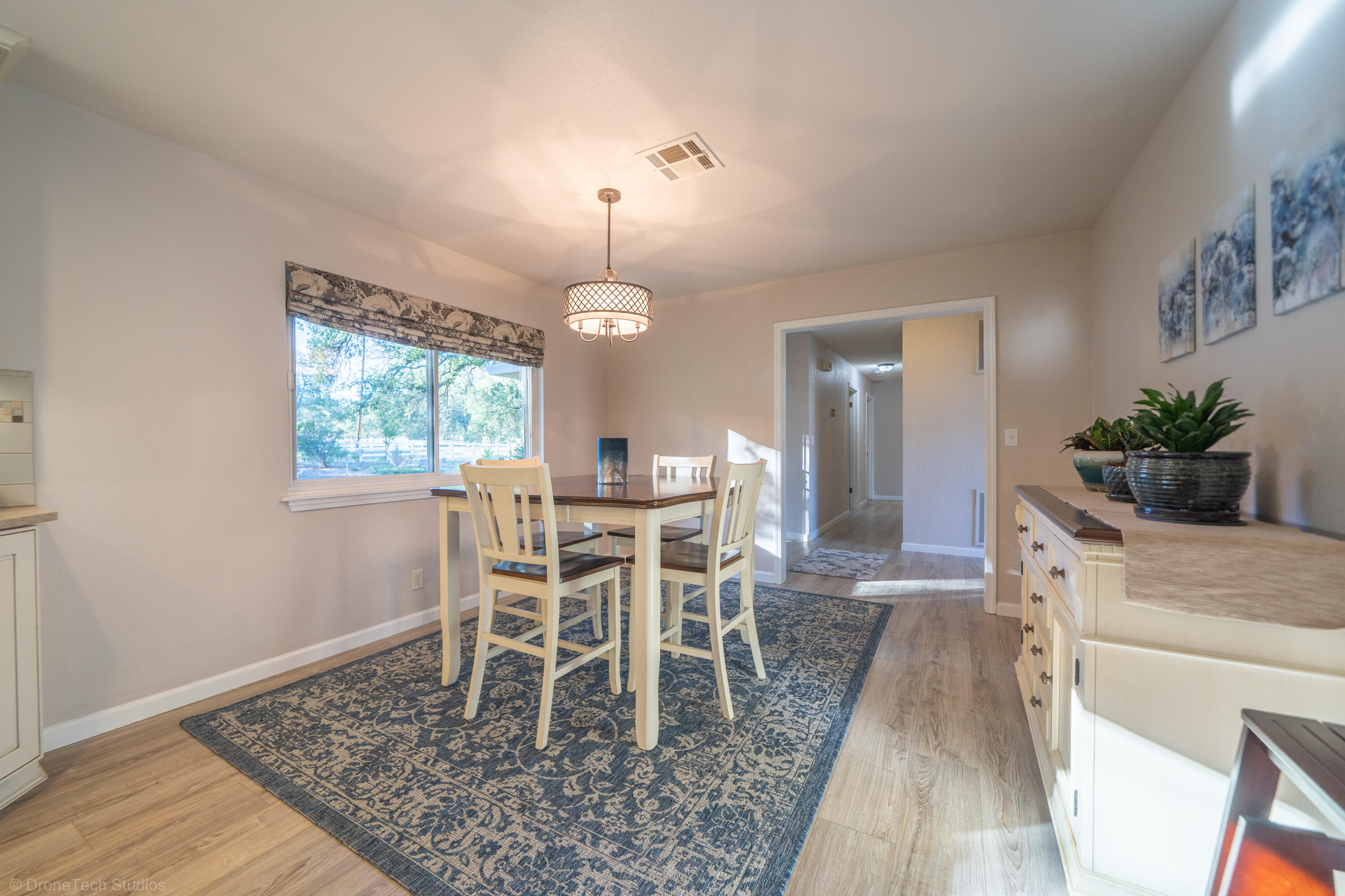 8455 Maynard Road Palo Cedro, CA 96073 - Photo 13 of 58 Dining area