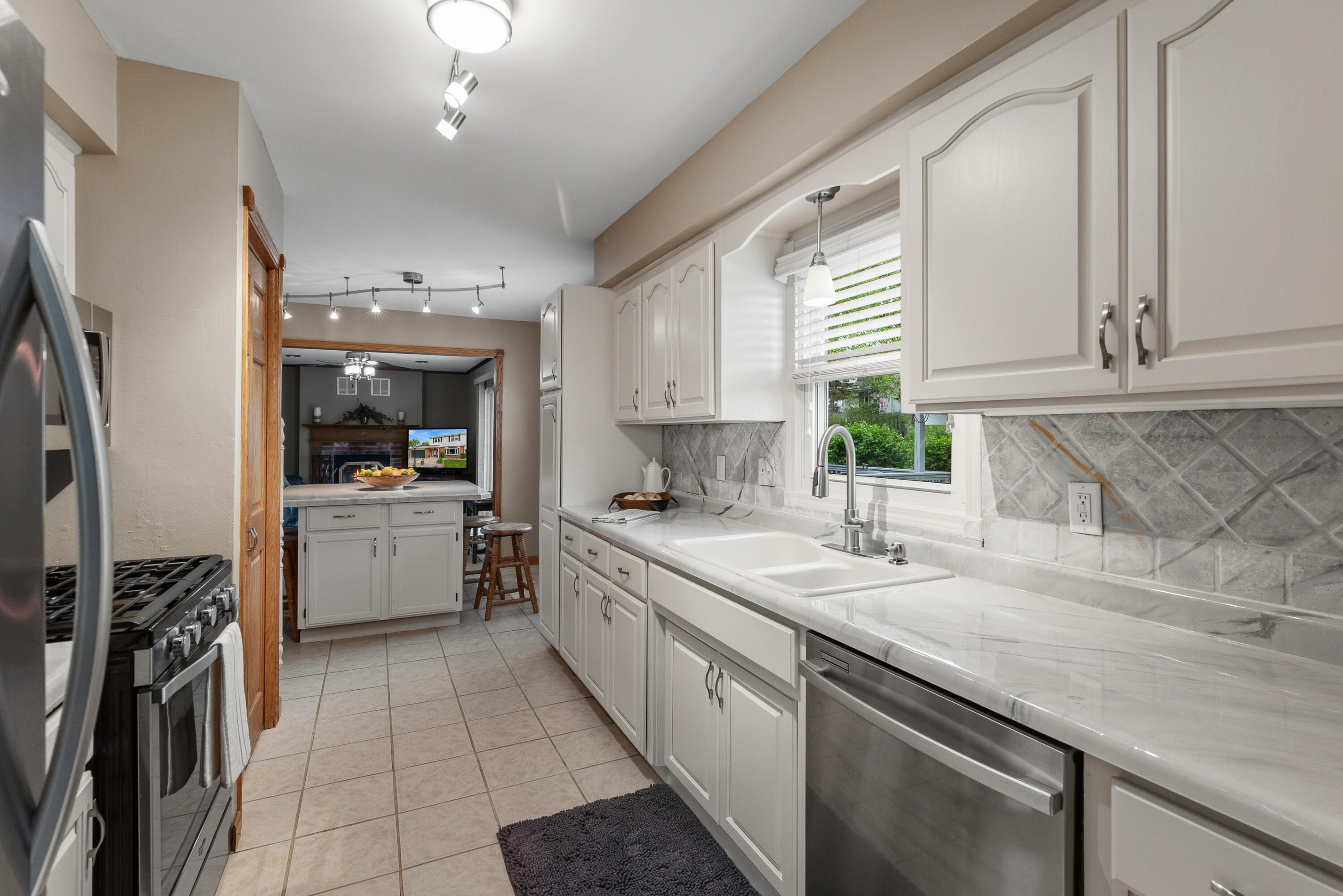 5922 Sycamore Street Greendale, WI 53129 - Photo 7 of 39 FRESH and ready to go just for you!