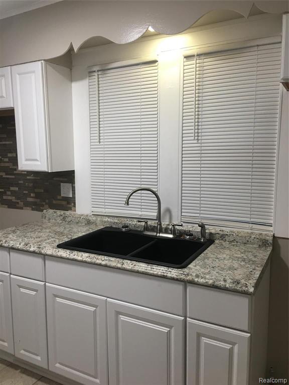 57 Elizabeth Lake Road Pontiac, MI 48341 - Photo 18 of 41