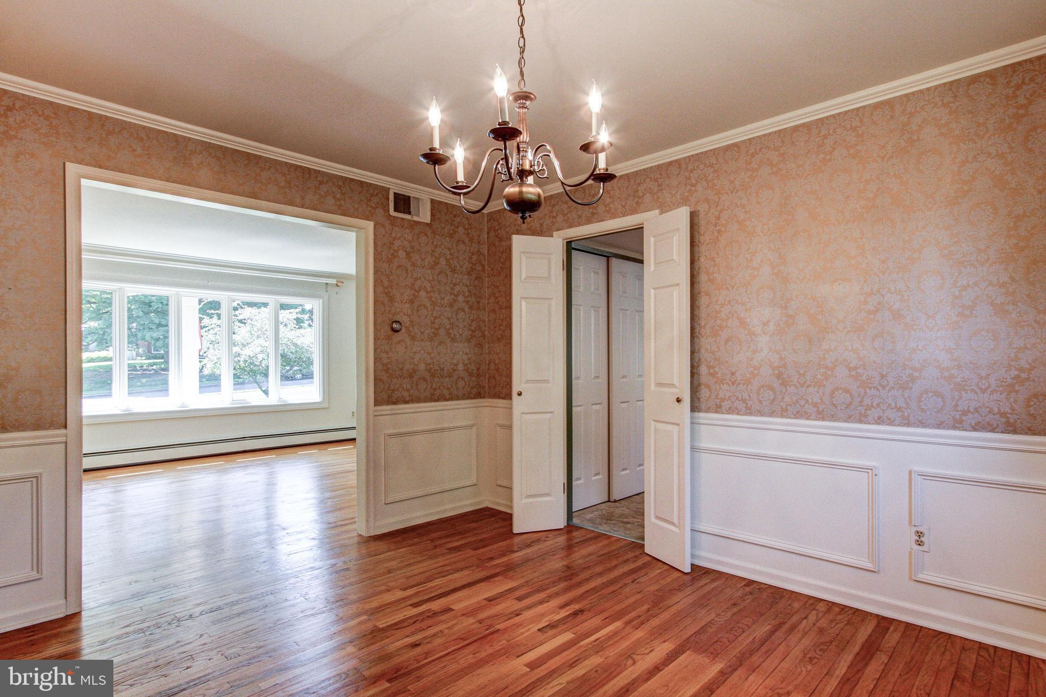 51 Deerpath Road Chalfont, PA 18914 - Photo 10 of 46 Dining room
