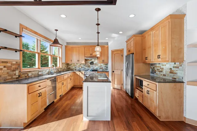 $759,900 | 1610 Widgeon Circle, Centerville, MN 55038