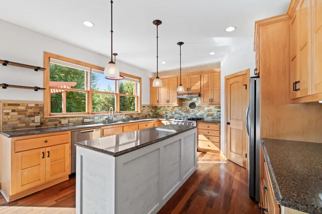 $759,900 | 1610 Widgeon Circle, Centerville, MN 55038