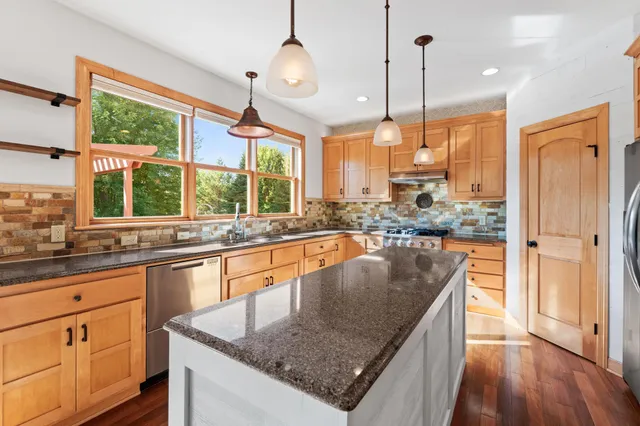 $759,900 | 1610 Widgeon Circle, Centerville, MN 55038