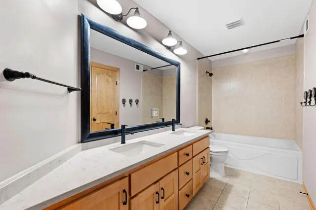 $759,900 | 1610 Widgeon Circle, Centerville, MN 55038