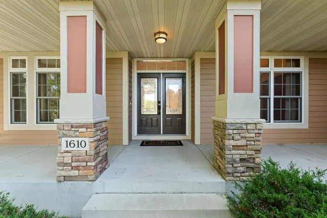 $759,900 | 1610 Widgeon Circle, Centerville, MN 55038