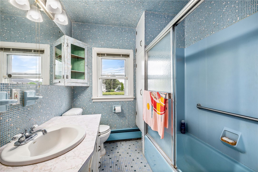 11 Longvue Avenue Westerly, RI 02891 - Photo 26 of 50 1st floor full bath