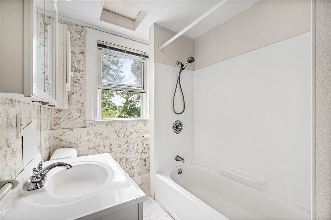 11 Longvue Avenue Westerly, RI 02891 - Photo 30 of 50 2nd floor full bath