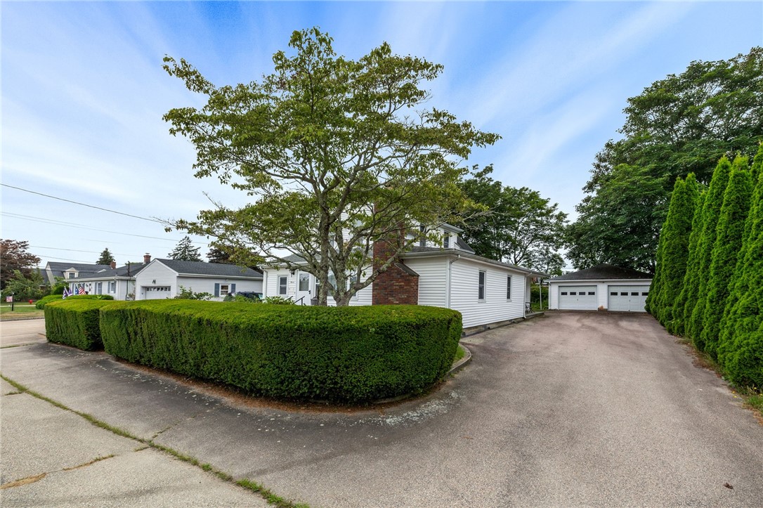 11 Longvue Avenue Westerly, RI 02891 - Photo 3 of 50