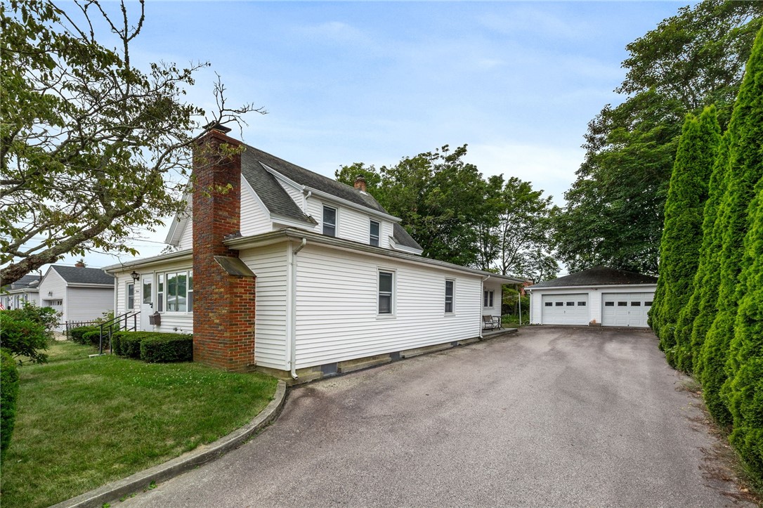 11 Longvue Avenue Westerly, RI 02891 - Photo 5 of 50