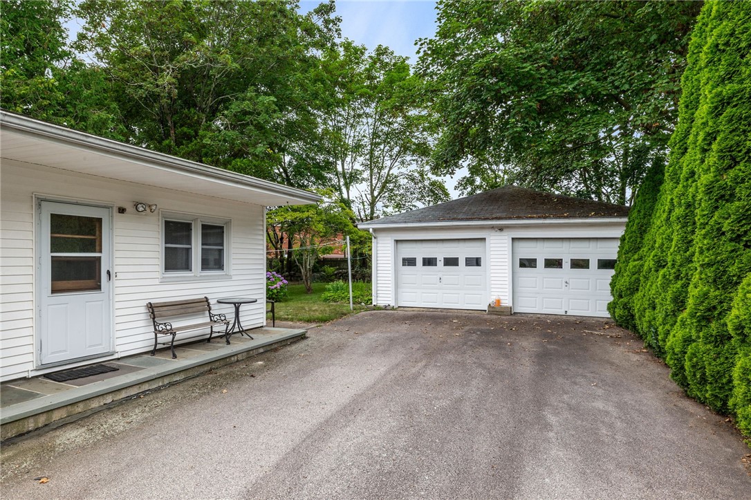 11 Longvue Avenue Westerly, RI 02891 - Photo 6 of 50