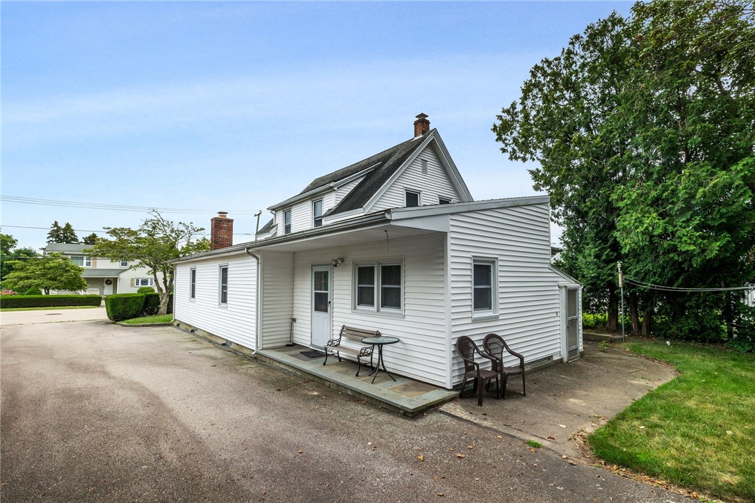 11 Longvue Avenue Westerly, RI 02891 - Photo 7 of 50