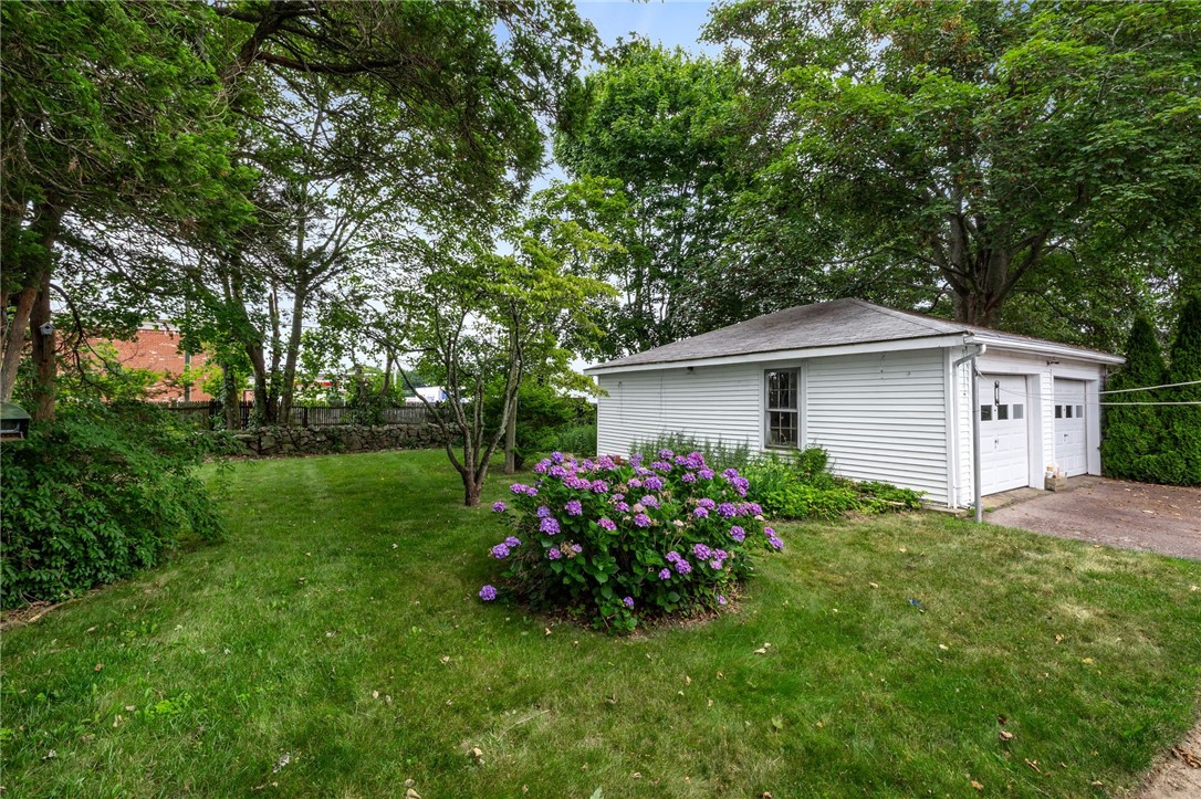 11 Longvue Avenue Westerly, RI 02891 - Photo 8 of 50