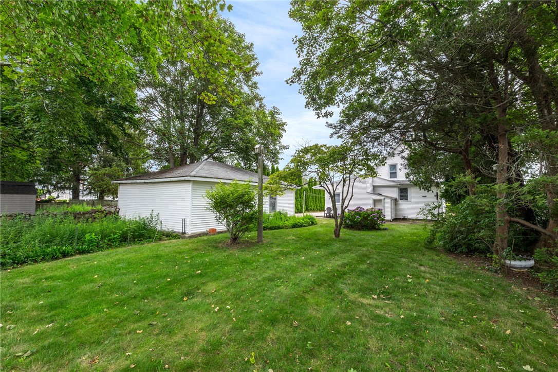 11 Longvue Avenue Westerly, RI 02891 - Photo 10 of 50