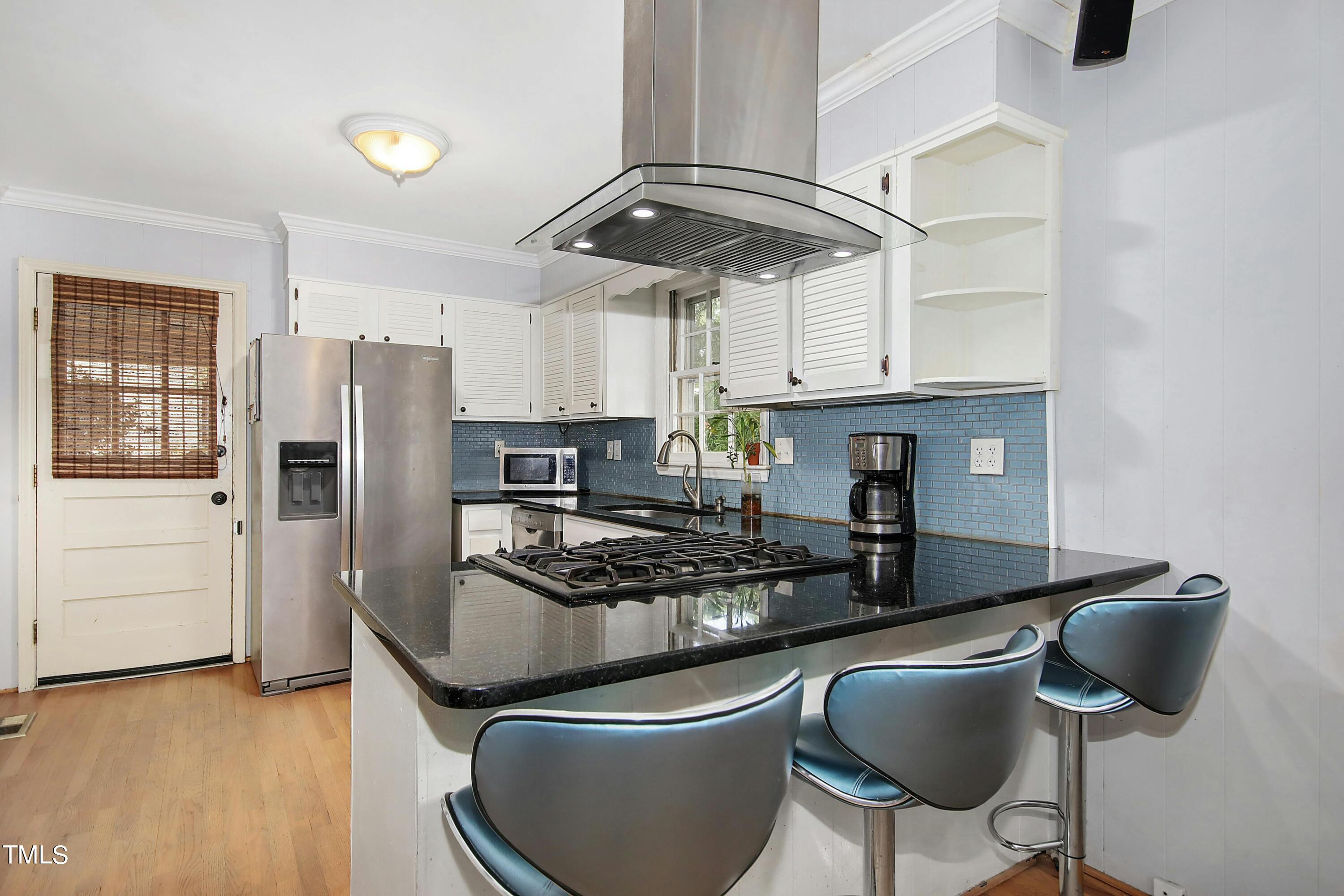 419 Emerson Drive Raleigh, NC 27609 - Photo 7 of 28 011-461742-IMG_1675_HDR