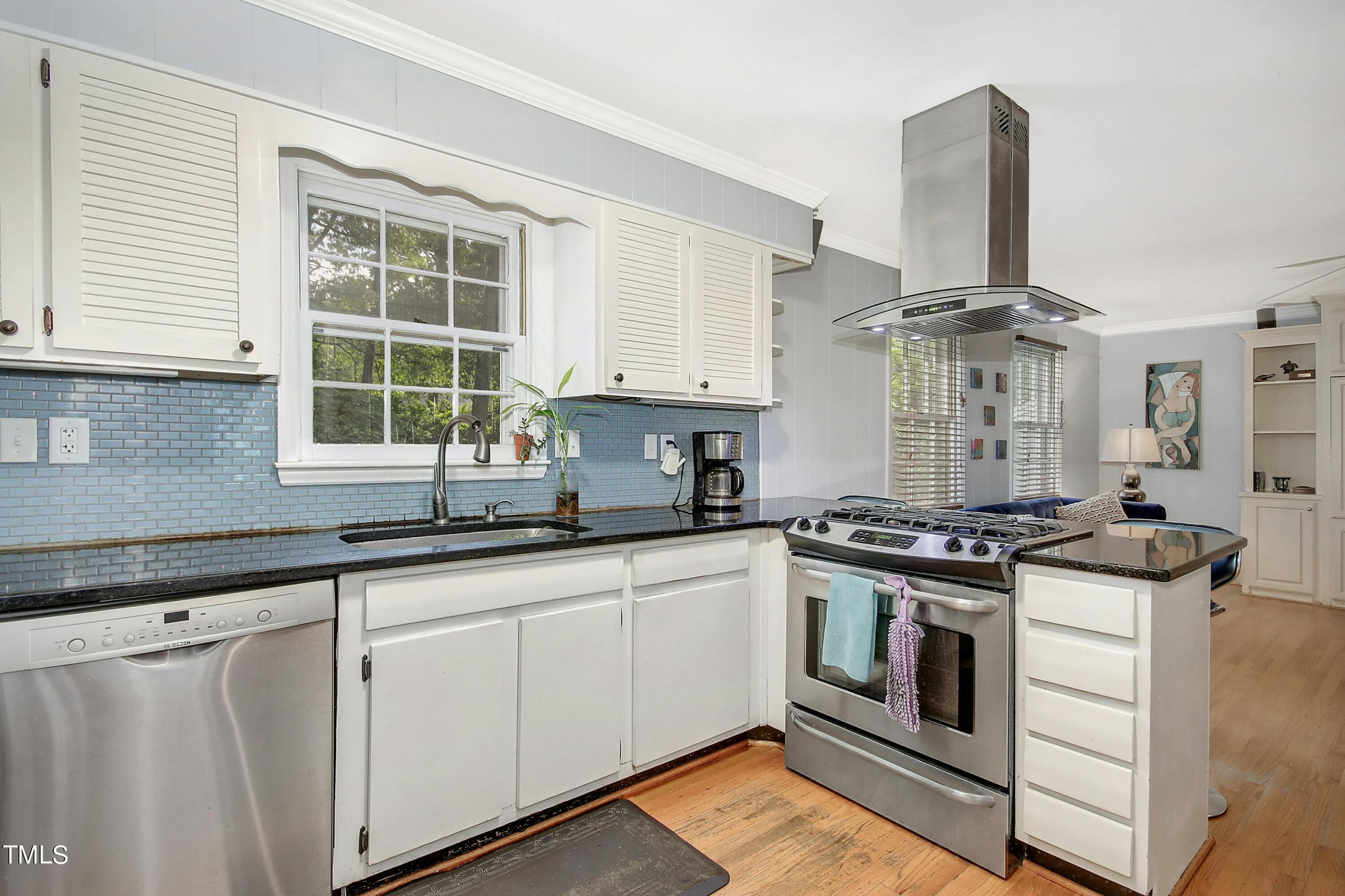 419 Emerson Drive Raleigh, NC 27609 - Photo 8 of 28 012-461742-IMG_1667_HDR